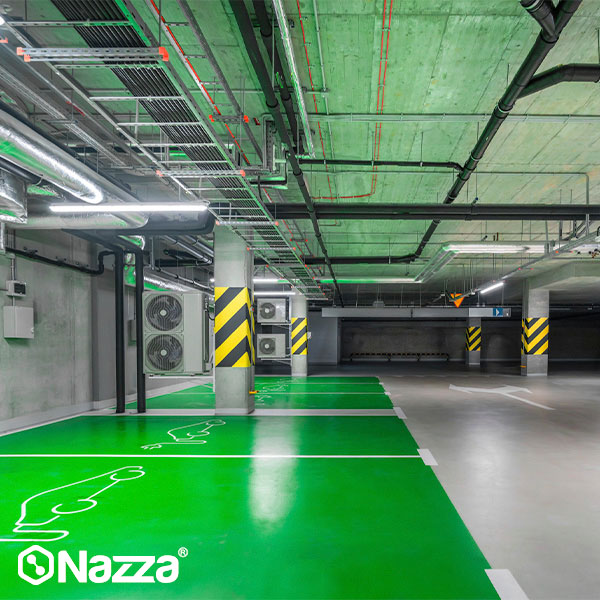 Pavimento de parking con recubrimiento de pintura epoxi verde, ideal para suelos industriales y garajes por su alta resistencia, durabilidad y fácil mantenimiento.